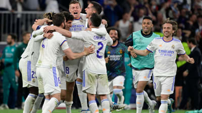 Real Madridin pelaajat juhlivat Mestarien liigan finaalipaikkaa.
