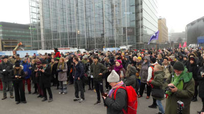 Demonstration mot avvisningar av afghanska flyktingar. Medborgartorget i Helsingfors.
