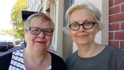 Barnlitteraturforskarna Mia Österlund och Maria Lassén Seger