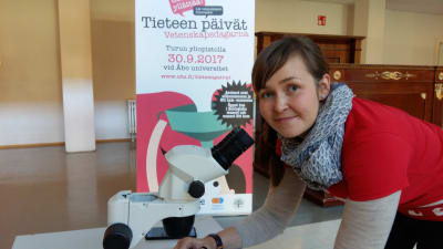 Doktoranden Katja Mäkinen är med om Vetenskapsdagarna i Åbo.