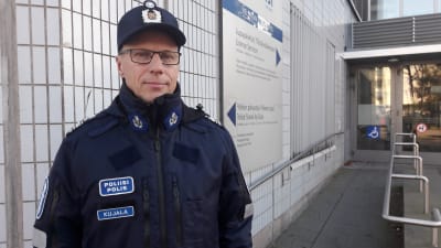 Överkommissarie Seppo Kujala vid Helsingforspolisen.