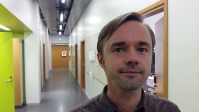 Johan Nyman arrangerar i Åbo en debatt om jämställdhet ur mansperspektiv.