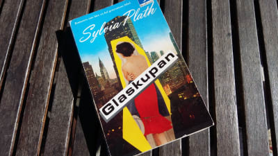 Sylvia Plaths bok "Glaskupan".
