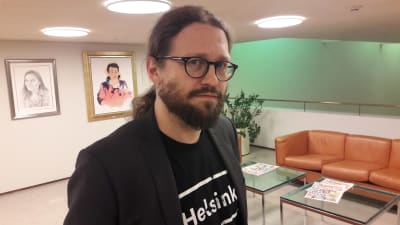 Otso Kivekäs är fullmäktigeordförande i Helsingfors stadsfullmäktige