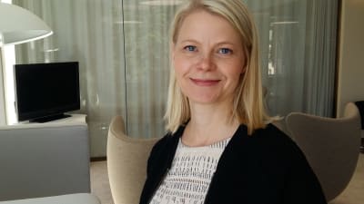 Anna Bruun är konsultativ tjänsteman vid Arbets- och näringsministeriet. 
