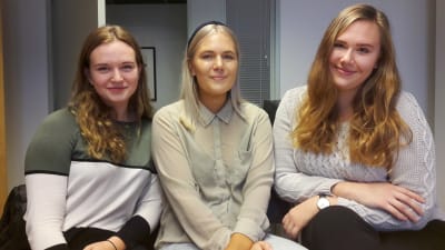 Johanna Hänninen, Ronja Rantanen och Ida Holm studerar socialpolitik och socialt arbete på Åbo Akademi i Vasa.