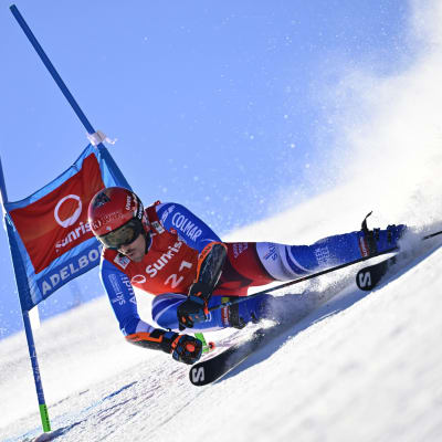 Victor Muffat-Jeandet laskee Adelbodenissa.