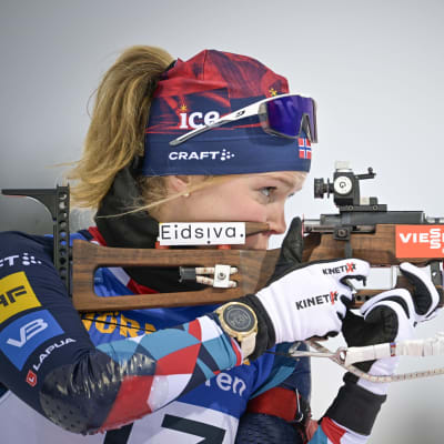 Karoline Offigstad Knotten skjuter.