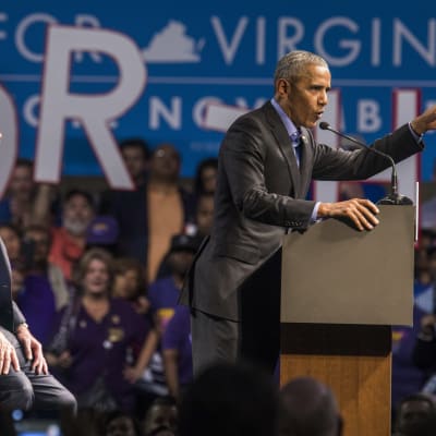 Den förre presidenten Barack Obama återvände till kampanjpolitik i ett valmöte för guvernörskandidaten Jim Murphy i New Jersey