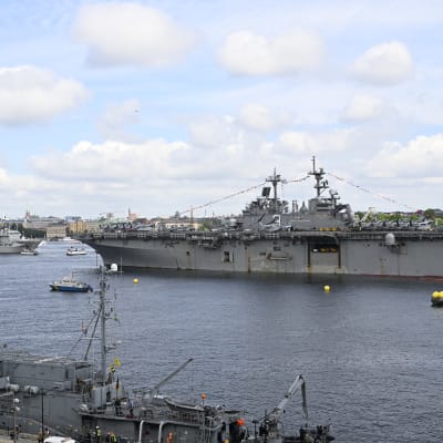 Det amerikanska krigsfartyget USS Kearsarge utanför Stockholm.
