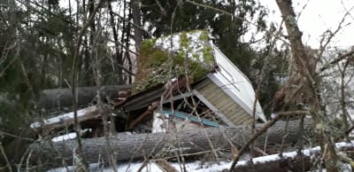 Badhuset vid Nelins villa har tagit stryk av stormen Aapeli