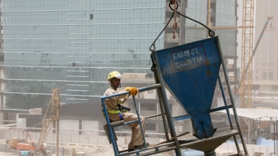 Byggarbetare vid bygget av Guggenheim i Abu Dhabi.