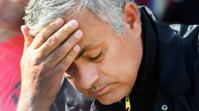 Jose Mourinho ser frustrerad ut.