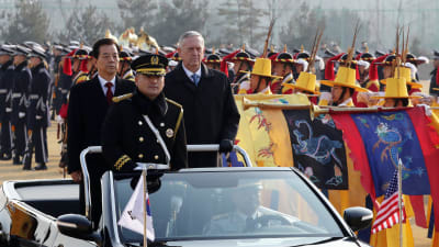 Den nye försvarsministern James "Mad Dog" Mattis besöker Sydkorea och Japan under sin första resa utomlands