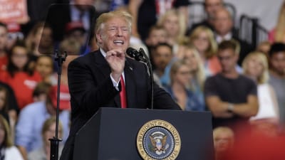 Trump  talade inför entusiastiska anhängare i Nashville, Tennessee på tisdag kväll. 