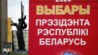 En affisch som för reklam för det kommande presidentvalet i Belarus