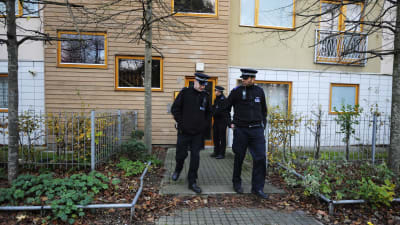 Brittisk polis avslöjade år 2013 ett uppmärksammat fall av modernt slaveri i Brixton i London. Två personer hade hållit tre kvinnor som slavar i trettio år i sitt radhushem