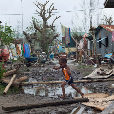 Cyklonen Pam lämnar förödelse efter sig på Vanuatu.