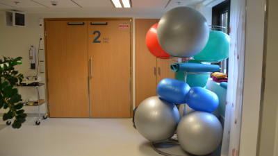 Gympabollar för föderskor på Lojo sjukhus.