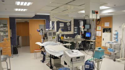 Operationssal för kejsarsnitt på Lojo sjukhus.