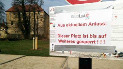 Skylt som förbjuder tillträde till en plats där man kan spela petanque i Tyskland.