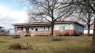 Ungdomsgården i Ingå är en byggnad i rött och vitt.
