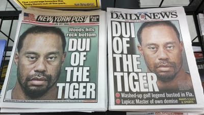 Löpsedlar efter Tiger Woods rattfylleri, våren 2017.