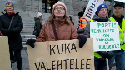 Outi Kaunisto från Åbo vill att postens ledning ska avgå. Hon är beredd att strejka hur länge som helst.