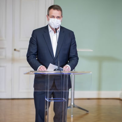 Jan Vapaavuori med munskydd.