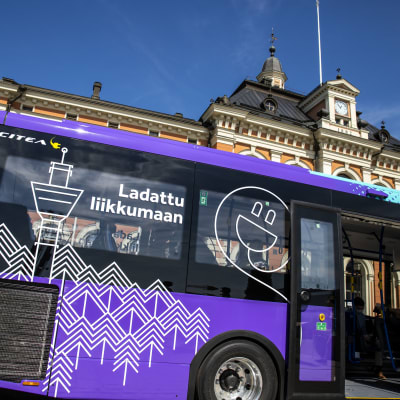 Kuopion täyssähkö bussi, joka aloittaa liikkeinnöinnin kesäkussa