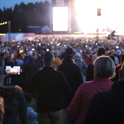 Yleisöä konsertissa