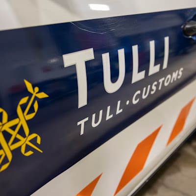 Tullin logo auton kyljessä
