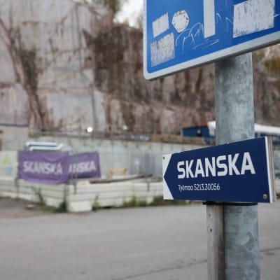 Skanskan rakennuskohde Turussa Aurajoen rannalla Prikantiini, Turun Telakkarannan alue.