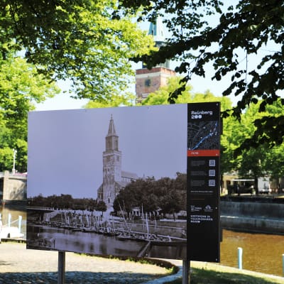 Åbo domkyrka i ett gammalt fotografi från 1800-talet.