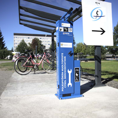 Pyörän huoltopiste Kajaanin kauppatorilla