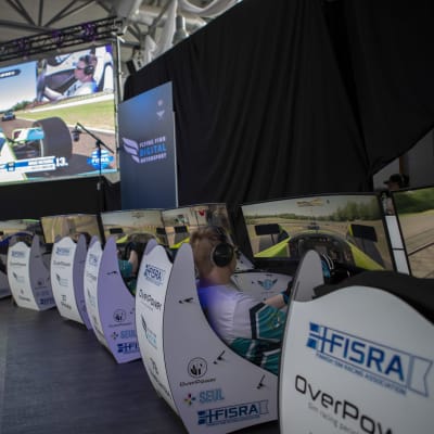 Ajosimulaattoreita Jyväskylän Paviljongissa Sim Racing eSM 2019 -tapahtumassa