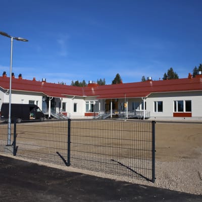 Karigasniemen uusi koulu.