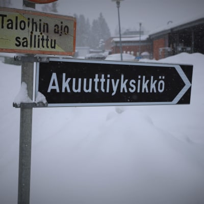 Ilmajoen terveyskeskuksen akuuttiyksikön kyltti.