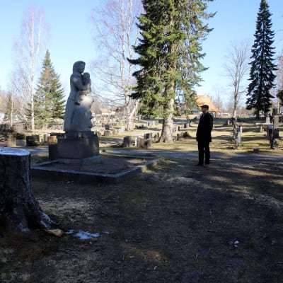 Heinolan keskustan hautausmaan punaisten 1918 sisällissodassa kaatuneiden muistomerkki.
