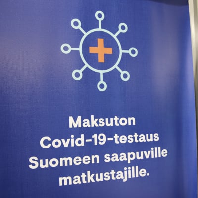 Vaalimaan raja-aseman koronatestistä kertova kangas.
