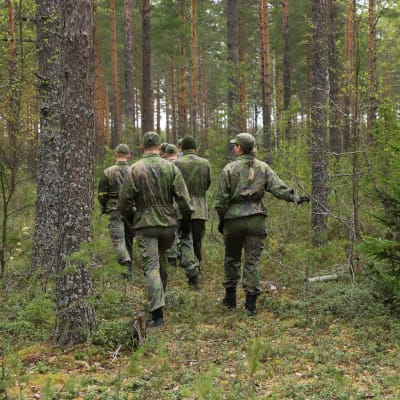 Kaakkois-Suomen rajavartijakoulun sissikoulutusviikon rastikoulutukseen osallistujia Imatralla.