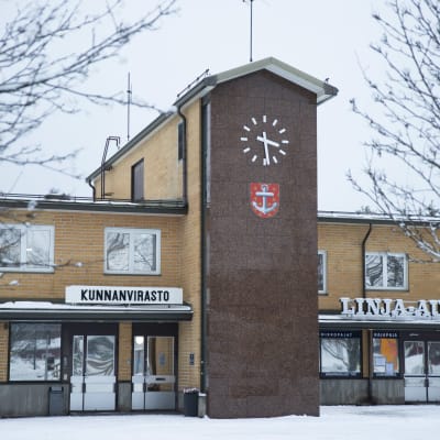 Virolahden kunnanviraston rakennus.