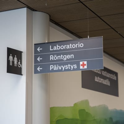 Kouvolan Ratamokeskuksen infokyltti Kouvolassa.