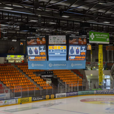 Kouvolan jäähallin tulostaulu.