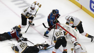 Joonas Donskoi gör mål mot Vegas. 