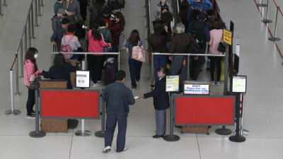 Vid JFK flygplatsen i New York har man en speciell kontroll för passagerare som kommer från de eboladrabbade länderna i Västafrika.