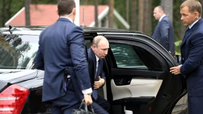 Vladimir Putin anländer till hotell Punkaharju.