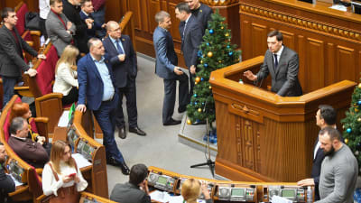 Hontjaruk fick ett blandat mottagande i parlamentet i Kiev på fredagen.