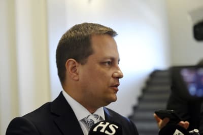 Vilhelm Junnila lähikuvassa.