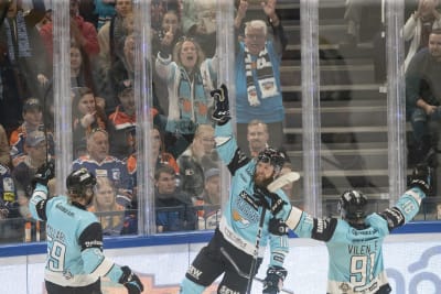 Pelicans gör mål mot Tappara.